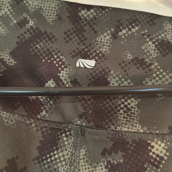 Marika Contender Luxe Ankle Leggings; green/Black; Size medium - Picture 6 of 7